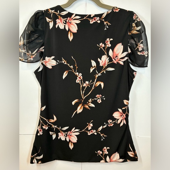 White House Black Market Black Floral Short Sleeve V-neck Top Size Medium - Picture 4 of 6